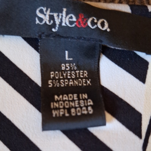 Style & Co Blue White Graphic Asymmetrical Blouse. Size LARGE - Picture 7 of 7